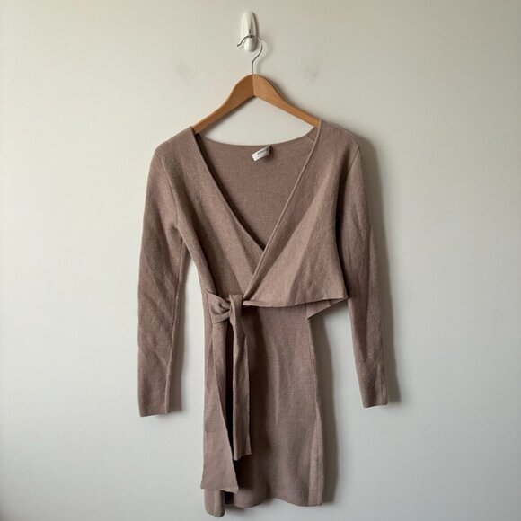 Aritzia Babaton Fremont Extra Fine Merino Wool Wrap Dress Size Small - Picture 3 of 7